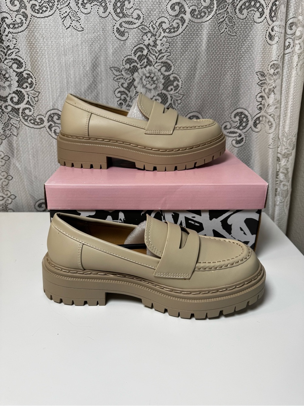 Soda Chunky Platform Lug Sole Penny Loafers Beige Cream NIB Women’s Size 7.5
